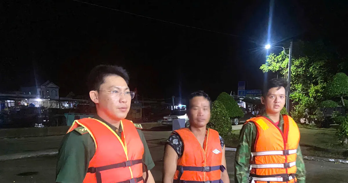 Kịp thời cứu 2 ngư dân gặp nạn trên vùng biển Cà Mau