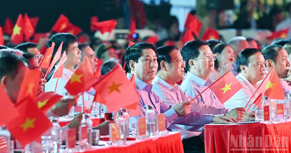 [ภาพ] ประธานาธิบดีเลืองเกวงเข้าร่วมรายการโทรทัศน์การเมืองและศิลปะพิเศษ "โอกาสทอง"