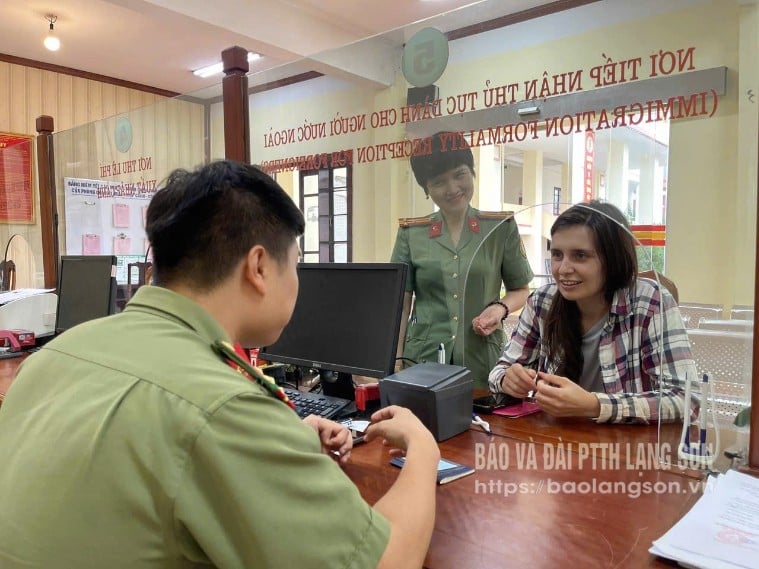 នាយកដ្ឋានអន្តោប្រវេសន៍ណែនាំយ៉ាងស្វាហាប់ចំពោះជនបរទេសក្នុងការបំពេញពាក្យសុំគណនីអត្តសញ្ញាណអេឡិចត្រូនិចកម្រិត 2 ។