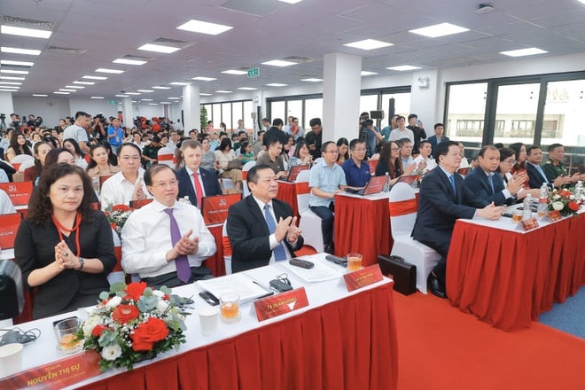 vna-potal-khai-truong-trung-tam-bao-chi-trien-lam-va-hop-bao-ve-trien-lam-80-nam-hanh-trinh-doc-lap-tu-do-hanh-phuc-8228017.jpg