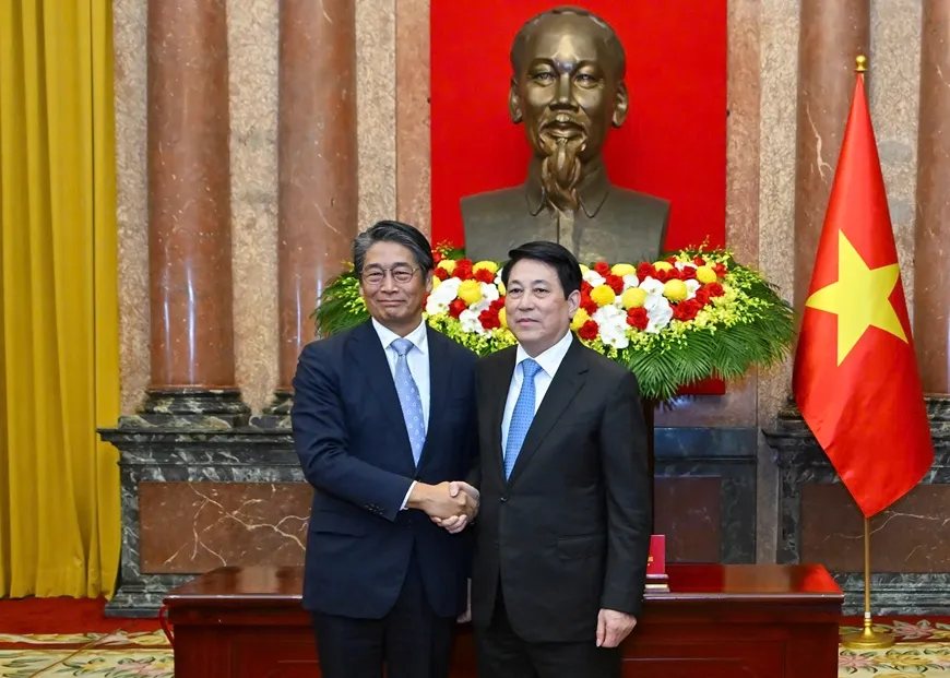 Präsident Luong Cuong empfing Herrn Nakasone Yasutaka, Mitglied des Repräsentantenhauses und Vorsitzender des Jugendausschusses der Liberaldemokratischen Partei Japans.