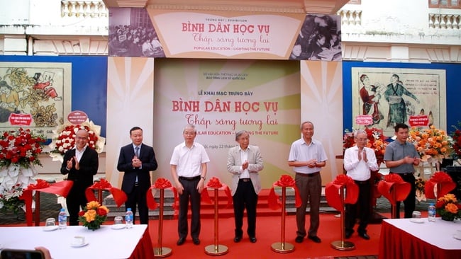 Giới thiệu gần 160 tài liệu, hiện vật về phong trào Bình dân học vụ cách đây 80 năm - Ảnh 1.