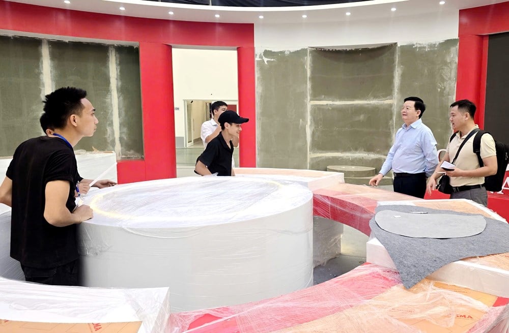 Stellvertretende Premierministerin Mai Van Chinh: Schaffen Sie die besten Bedingungen für den Besuch der National Achievements Exhibition – Foto 4
