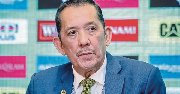 Rộ tin Chủ tịch LĐBĐ Malaysia có nguy cơ mất chức vì chuyện nhập tịch