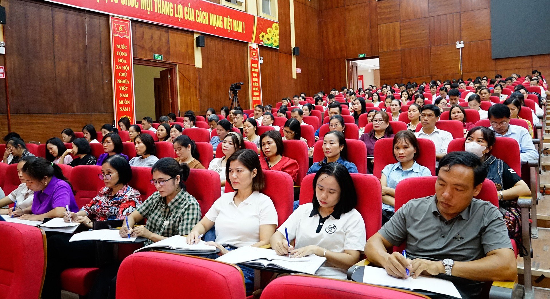 22-8-bac-ha3.jpg