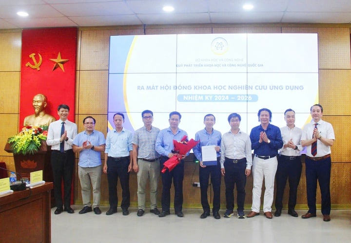 NAFOSTED tri ân các Hội đồng khoa học Nghiên cứu ứng dụng, ra mắt nhiệm kỳ mới 2024 - 2026 - Ảnh 3.