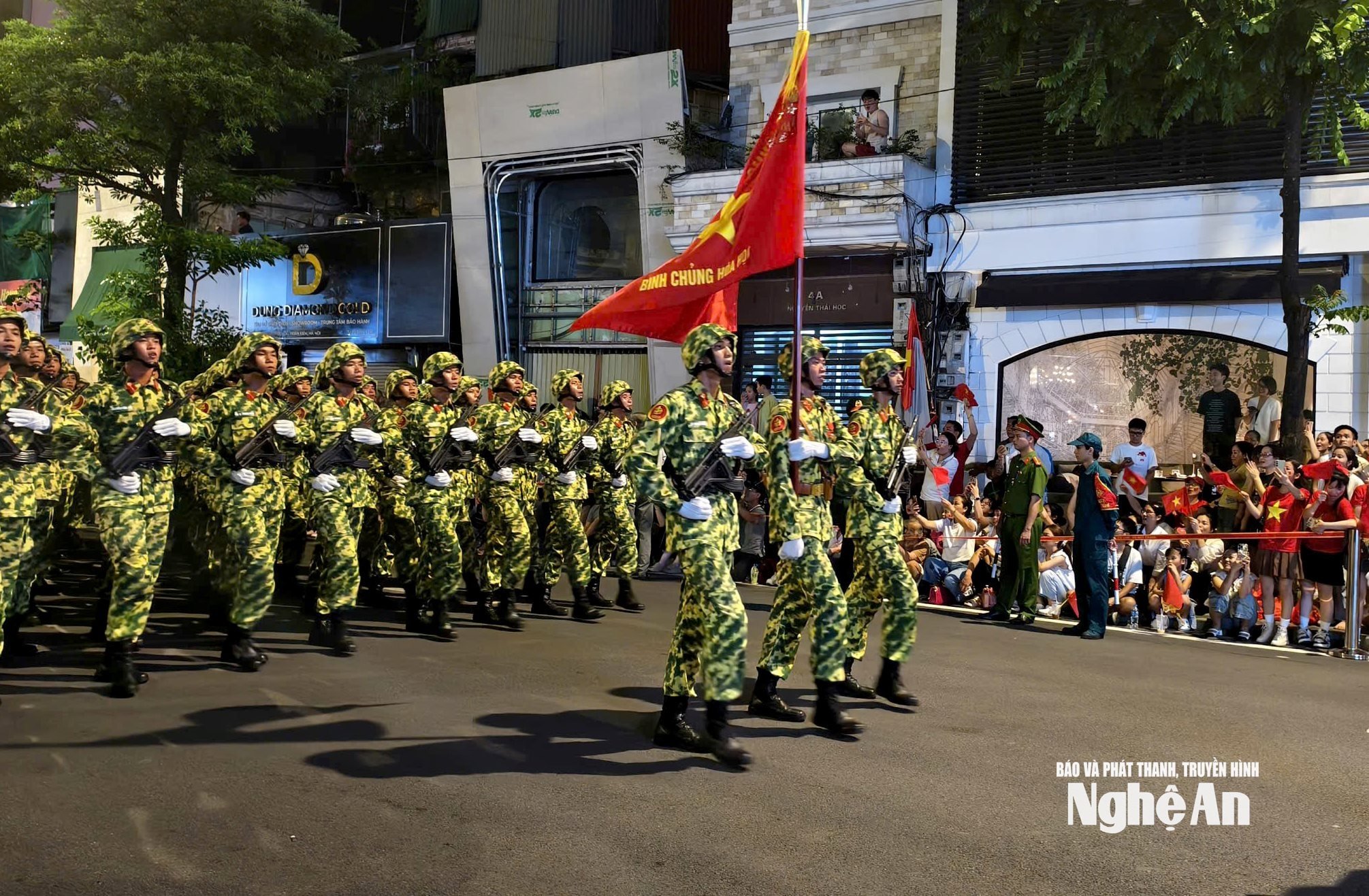 ប្រជាជន Nghe An ទៅរដ្ឋធានី A80 ។ រូបភាព៖ Diep Thanh ១១