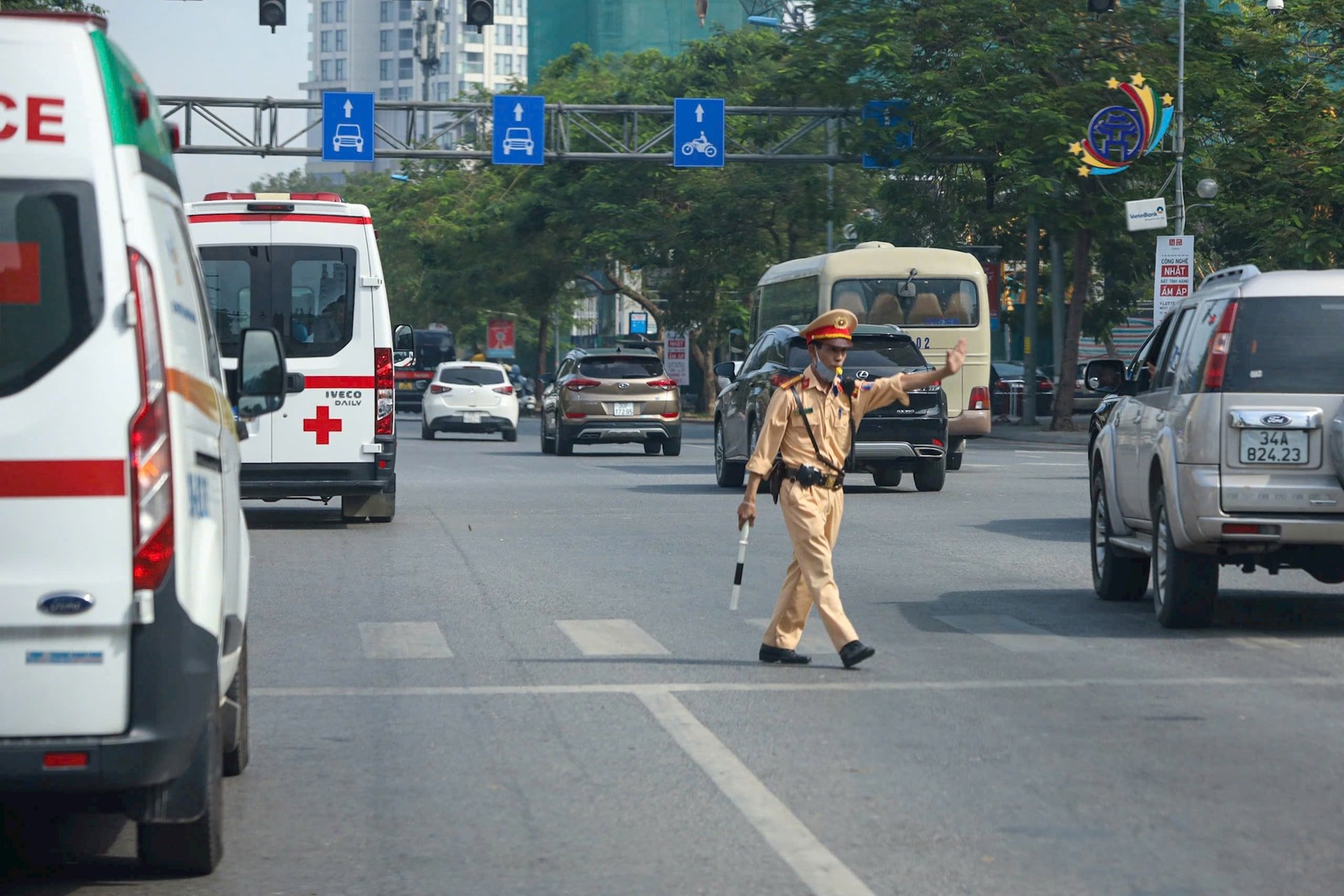 policía de tránsito(1).jpg
