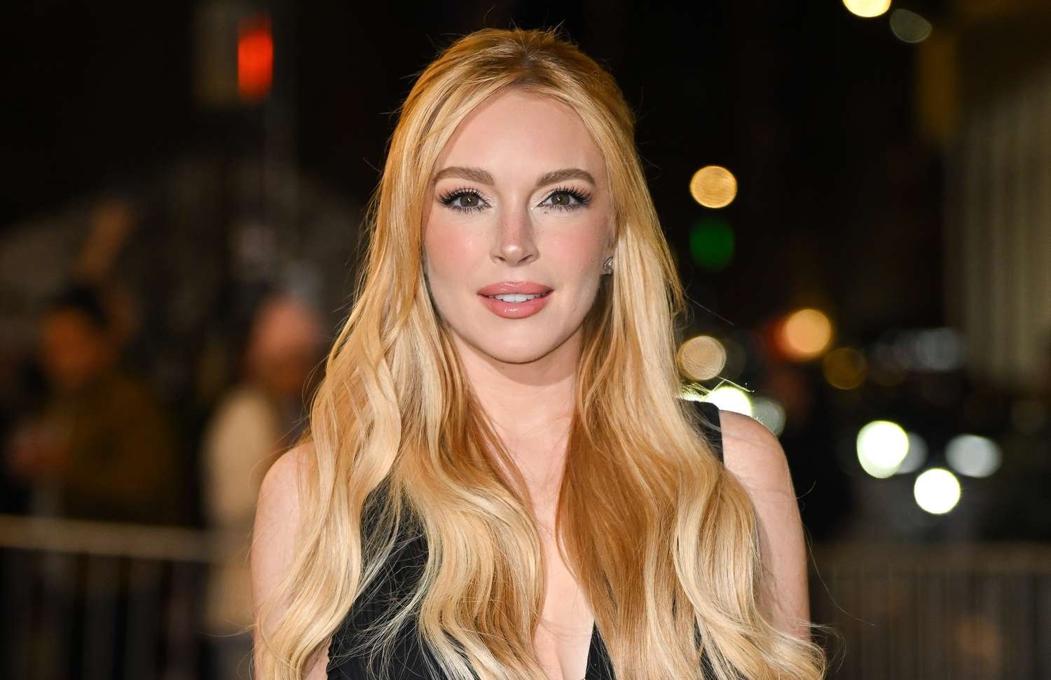 Gương mặt “mộc” gây xôn xao của Lindsay Lohan - 10