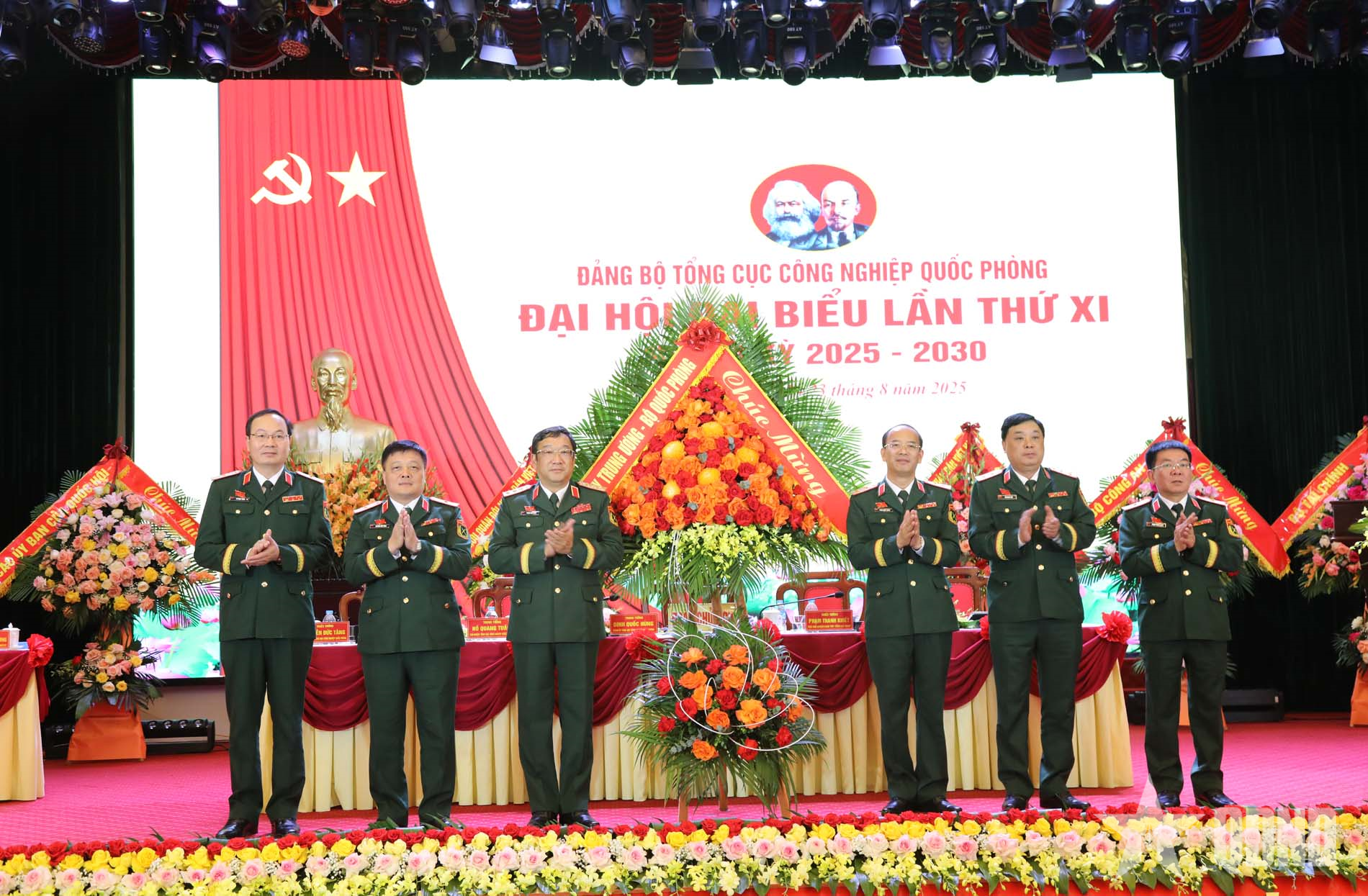 Nghiên cứu, chế tạo các loại vũ khí trang bị hiện đại, chiến lược