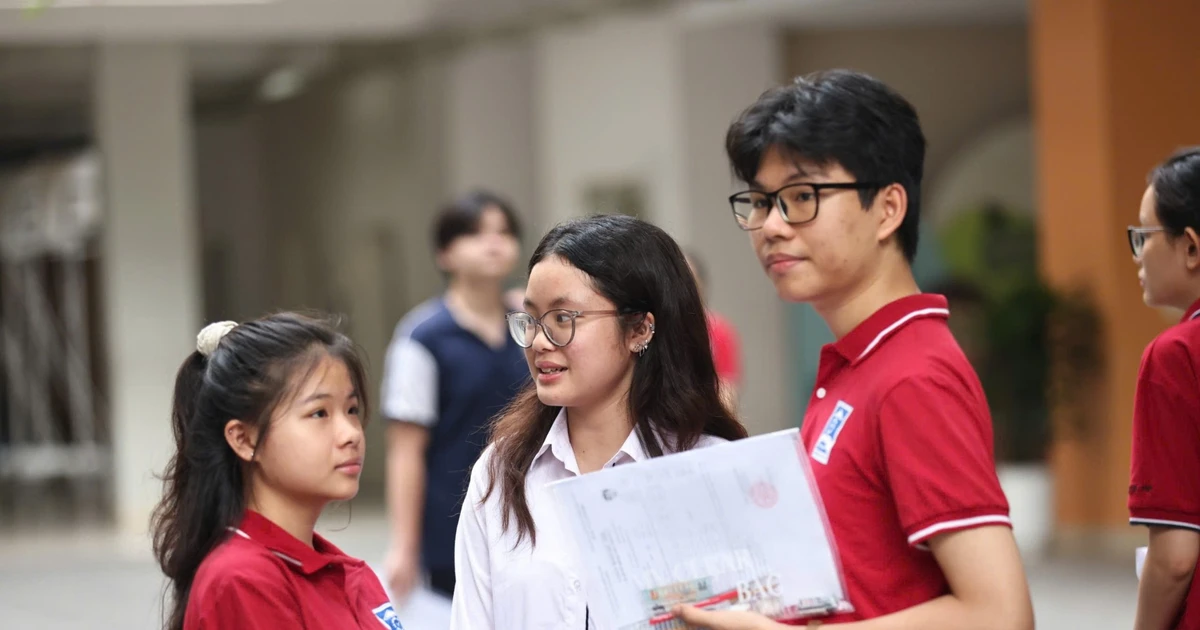 Hanoi Law University's benchmark score is based on the original combination D01.