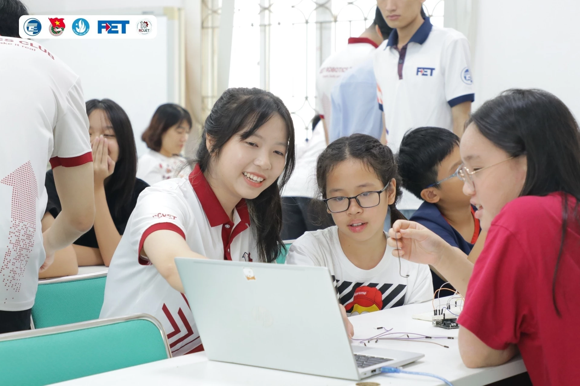 Điểm chuẩn Trường Đại học Công nghệ - ĐHQGHN năm 2025, ngành cao nhất là 28,19 điểm
