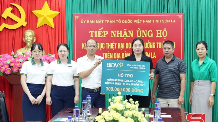 BIDV Sơn La ủng hộ 300 triệu đồng khắc phục hậu quả thiên tai