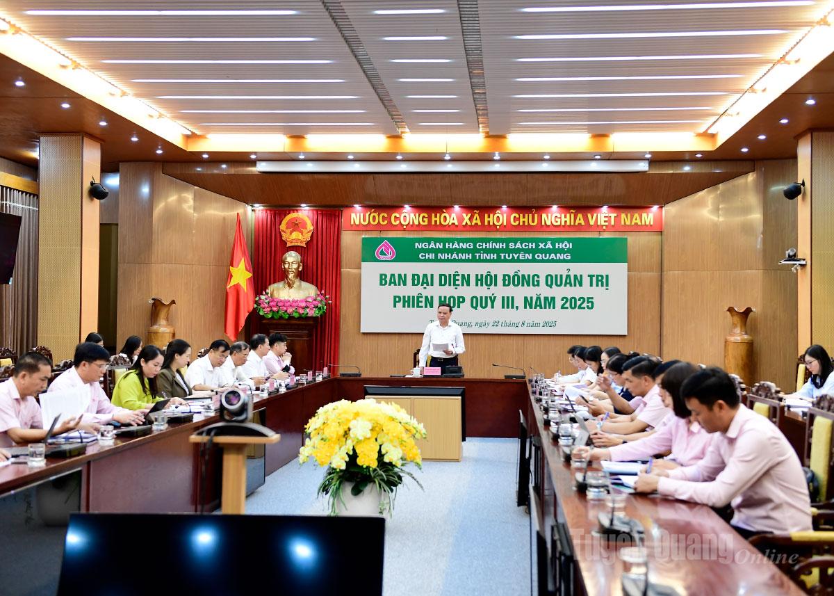 Total outstanding policy credit entrusted through political and social organizations reached 10,424 billion VND.
