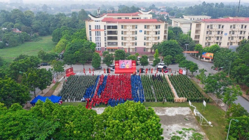 សាកលវិទ្យាល័យ Hung Vuong (Phu Tho) បានរៀបចំព្រឹត្តិការណ៍ “១ពាន់លានជំហានចូលយុគសម័យថ្មី”។