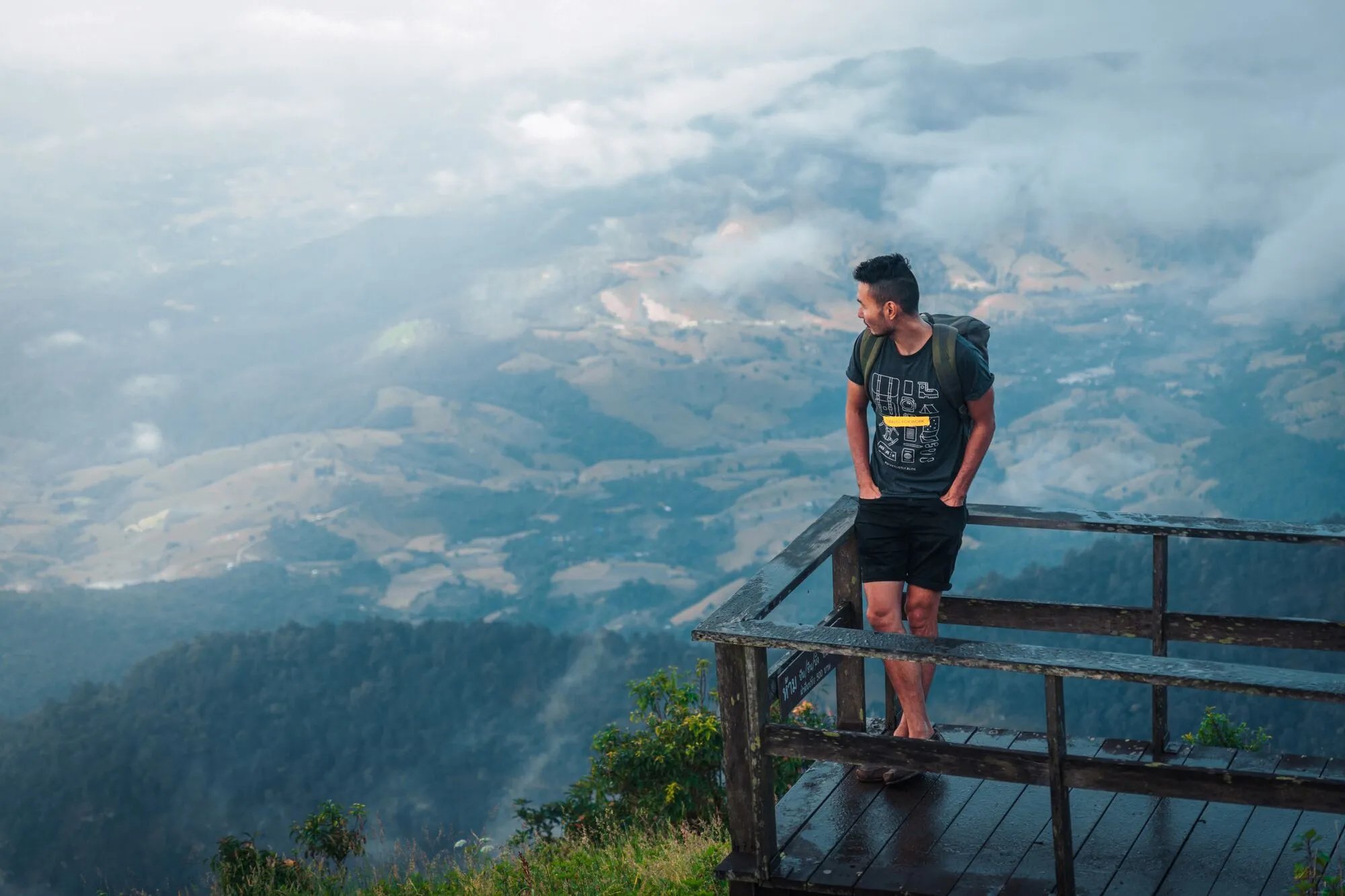 Trekking đến đồi Doi Inthanon là hoạt động được yêu thích
