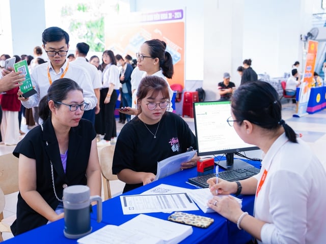 Trường ĐH đầu tiên công bố điểm chuẩn theo lịch của Bộ, cao nhất 17 điểm - Ảnh 1.