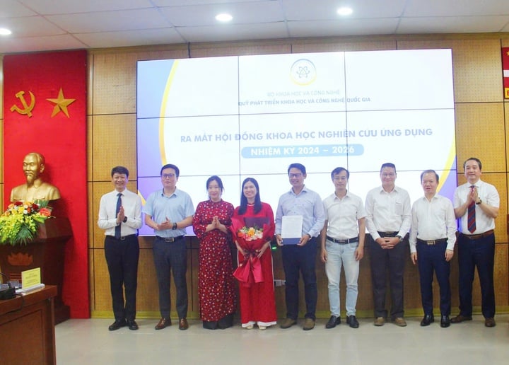 NAFOSTED tri ân các Hội đồng khoa học Nghiên cứu ứng dụng, ra mắt nhiệm kỳ mới 2024 - 2026 - Ảnh 13.
