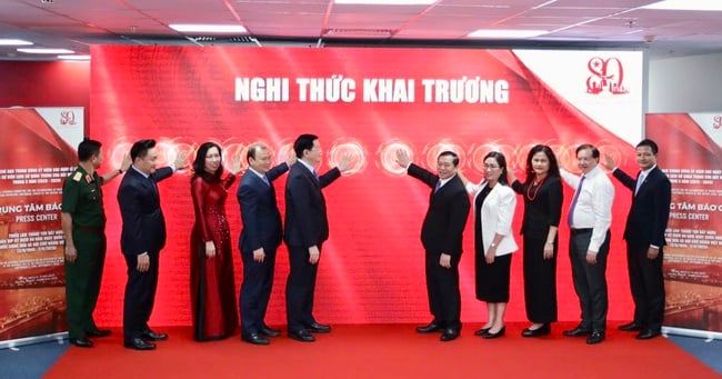 Triển lãm thành tựu Đất nước: Sống lại những khoảnh khắc lịch sử, hiểu sâu hơn về giá trị của độc lập tự do, khát vọng và ý chí của Việt Nam - Ảnh 2.