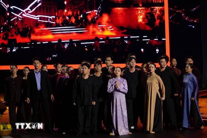 ttxvn-chuong-trinh-cau-truyen-hinh-chinh-luan-nghe-thuat-dac-biet-thoi-co-vang-22-10.jpg