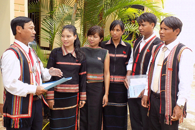 Bộ Nội vụ yêu cầu rà soát, đánh giá đội ngũ cán bộ làm công tác dân tộc, tôn giáo- Ảnh 1.