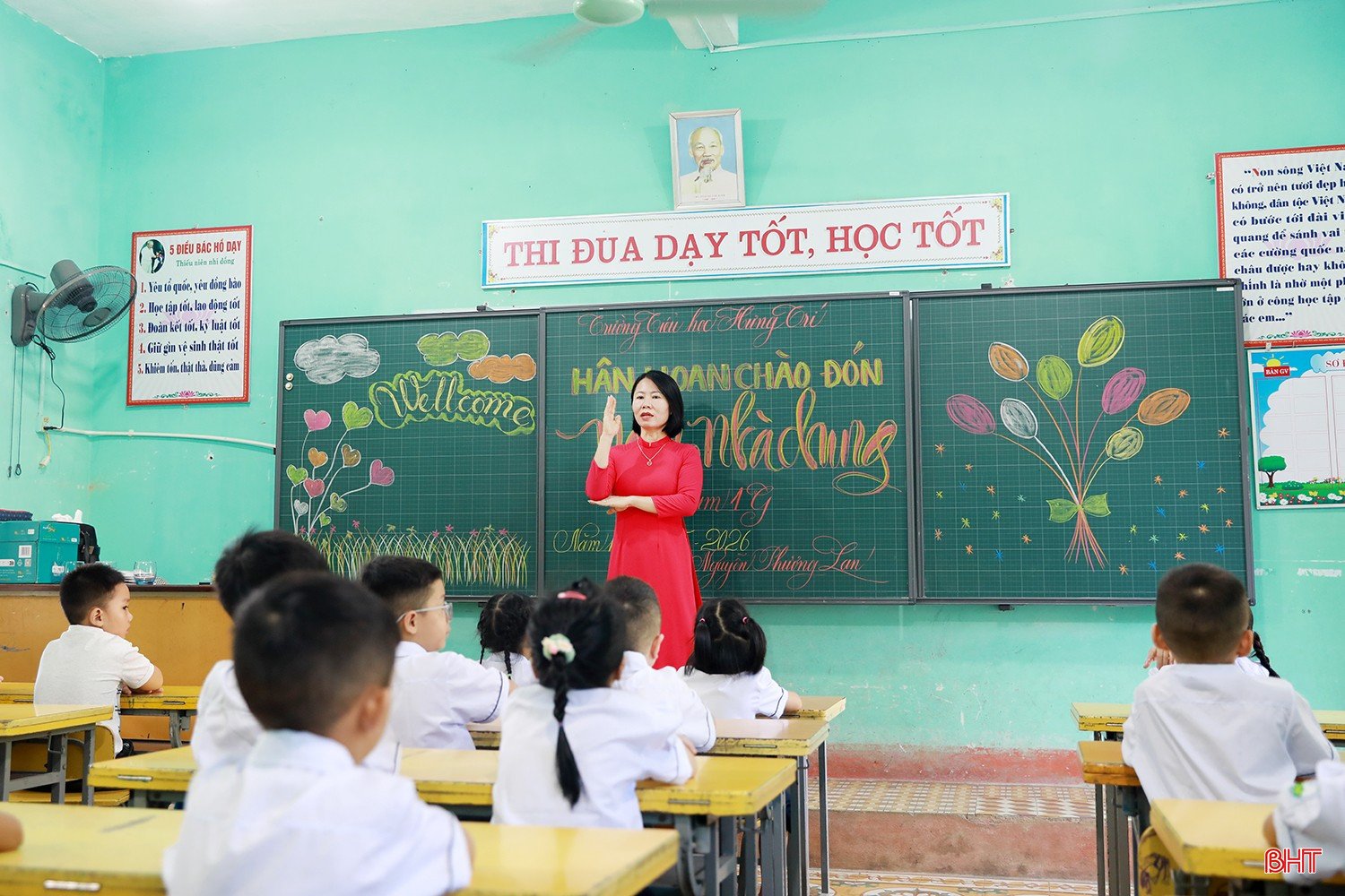 Hoà chung không khí háo hức ngày tựu trường, sáng nay, 386 em học sinh lớp 1, Trường Tiểu học Hưng Trí (phường Sông Trí) cũng đã được làm quen với cô giáo và bạn bè.