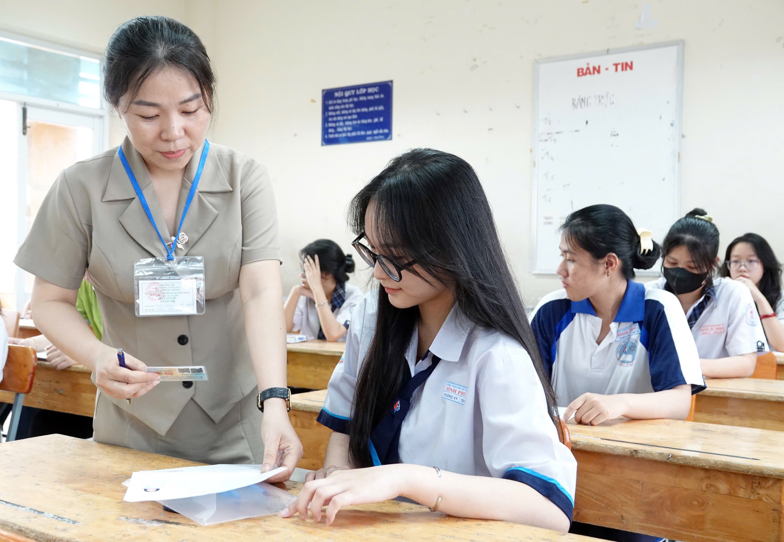 Điểm chuẩn Trường ĐH Kinh tế-Luật - Ảnh 1.