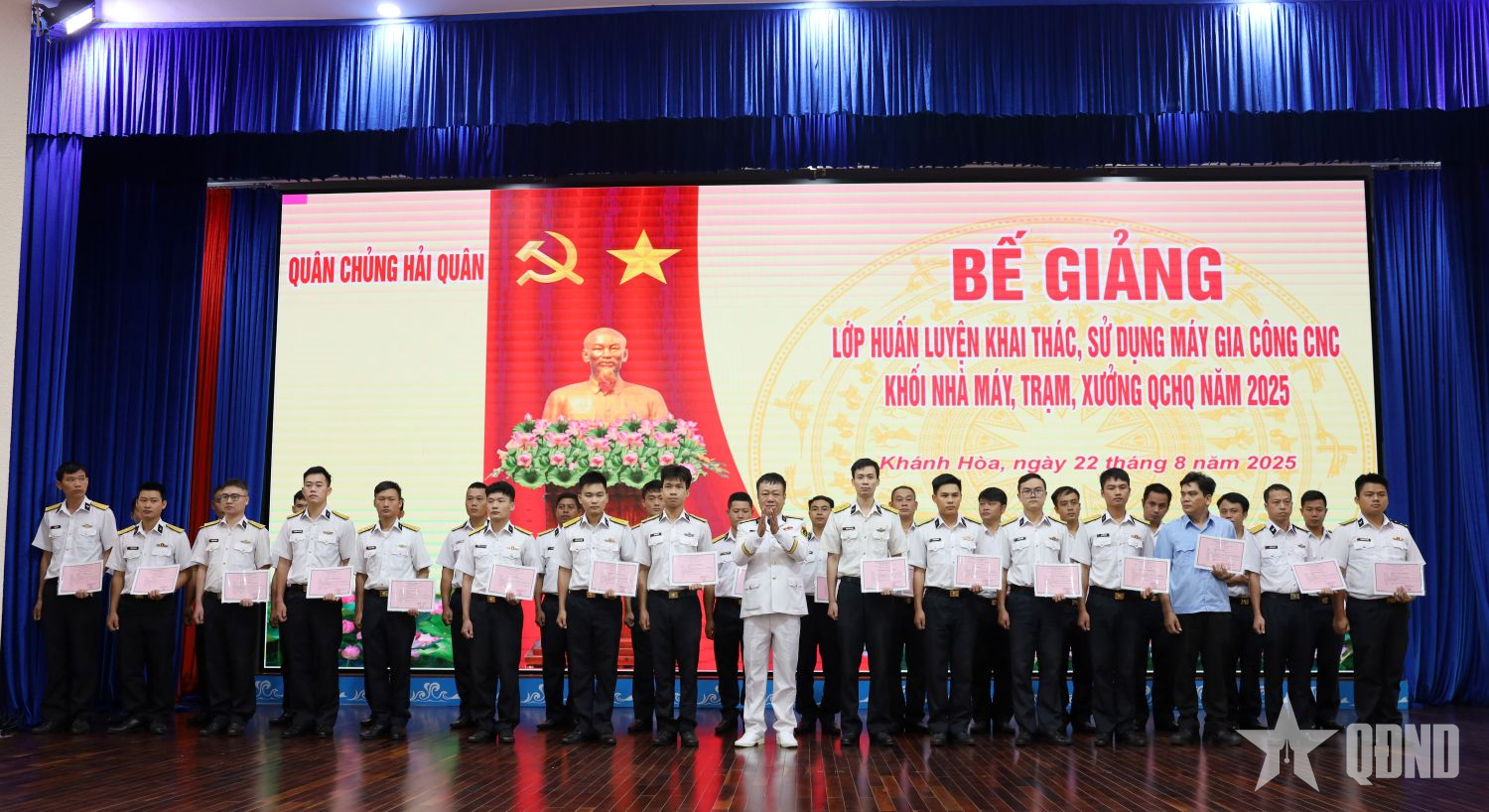 Quân chủng Hải quân bế giảng lớp huấn luyện khai thác, sử dụng máy gia công CNC