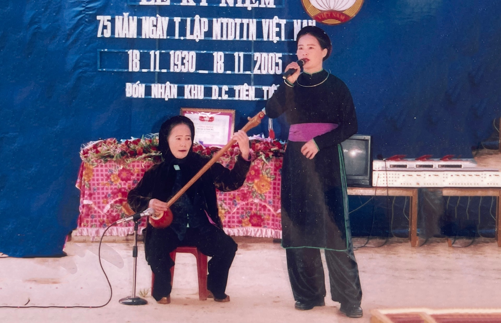 Người Tày ở Hải Phòng gìn giữ lời then, tiếng đàn tính
