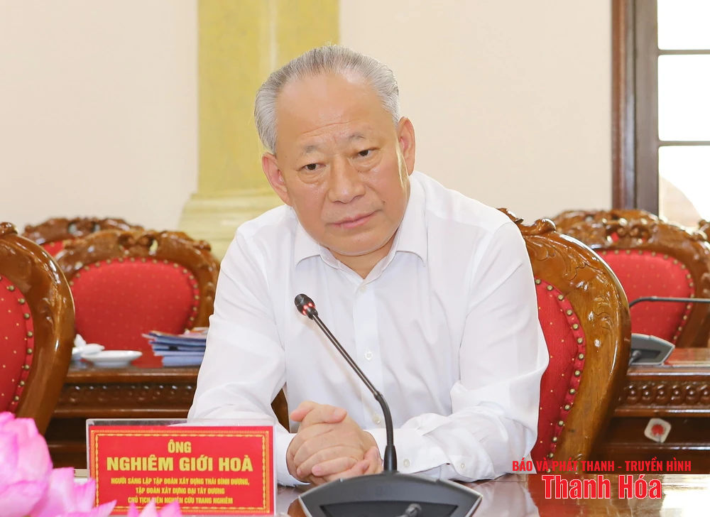 タインホア省党常任委員会は太平洋建設グループを受け入れ、協力した。