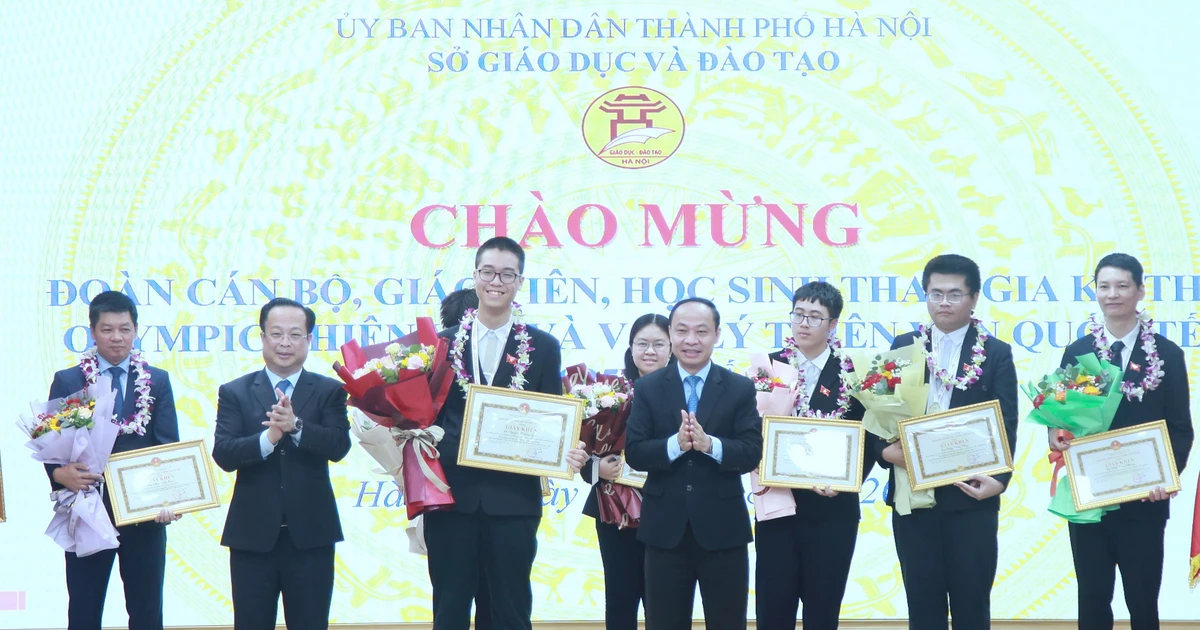 Hà Nội chào đón các 'đại sứ trí tuệ' về nước với thành tích xuất sắc tại IOAA