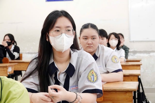 Điểm chuẩn Trường ĐH Luật TP.HCM - Ảnh 1.