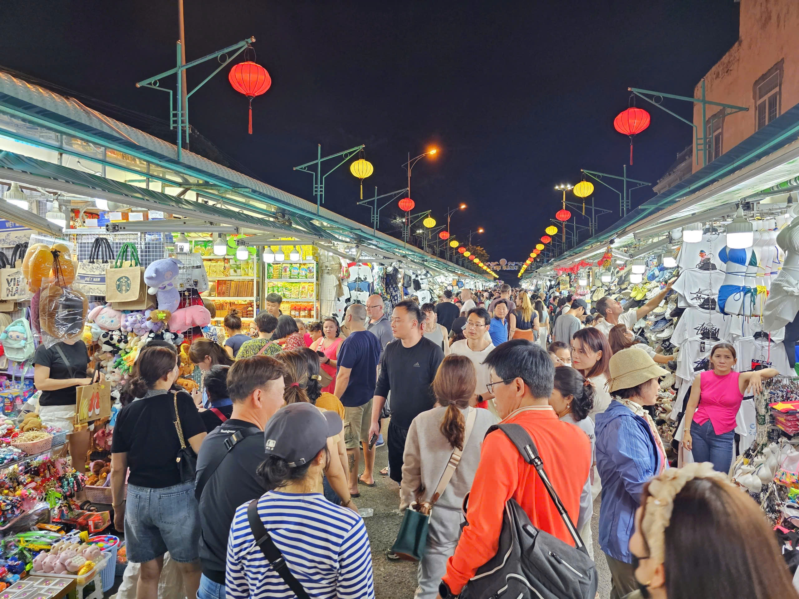 Du lịch khánh hòa mùa hè thành công với doanh thu tăng trưởng mạnh mẽ - Ảnh 4.