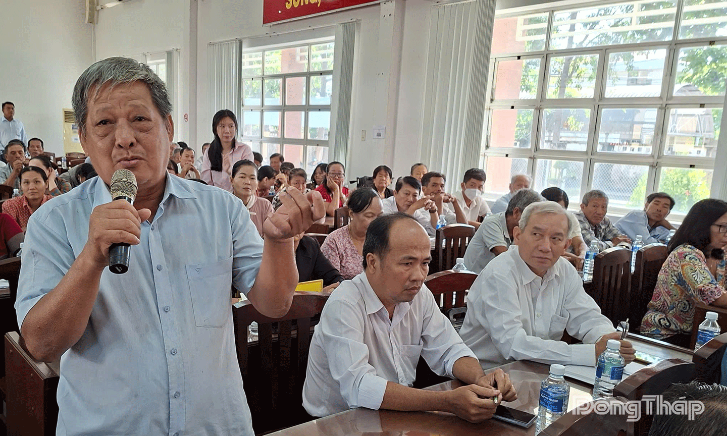 El grupo de delegación No. 06 del Consejo Popular Provincial de Dong Thap se reunió con los votantes de la comuna de Tan Hoa.