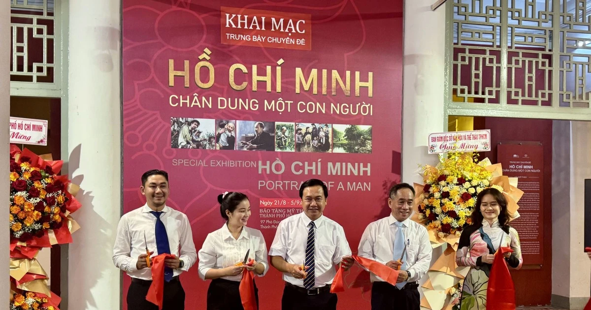 បើកការតាំងពិព័រណ៌ ហូជីមិញ - រូបមនុស្សប្រុស