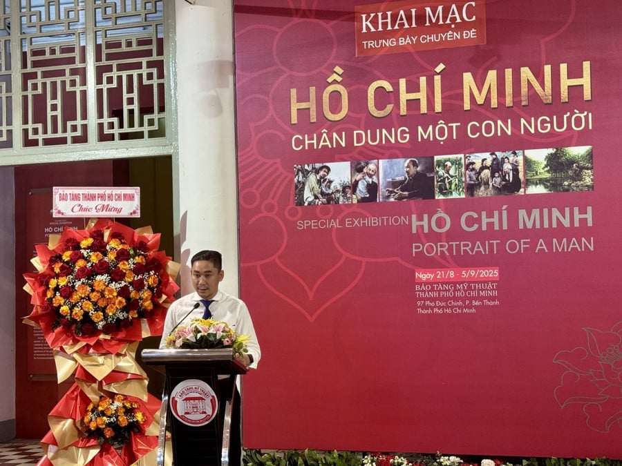 Ông Trần Minh Công, Phó Giám đốc phụ trách Bảo tàng Mỹ thuật TP Hồ Chí Minh phát biểu tại lễ khai mạc.