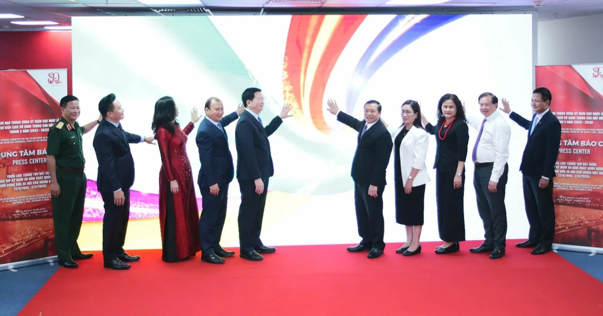 พิธีเปิดศูนย์สื่อมวลชนนิทรรศการผลงานระดับชาติ