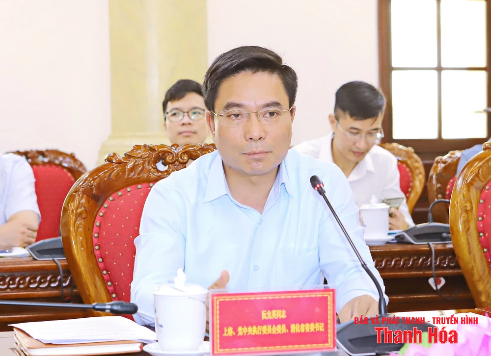 タインホア省党常任委員会は太平洋建設グループを受け入れ、協力した。