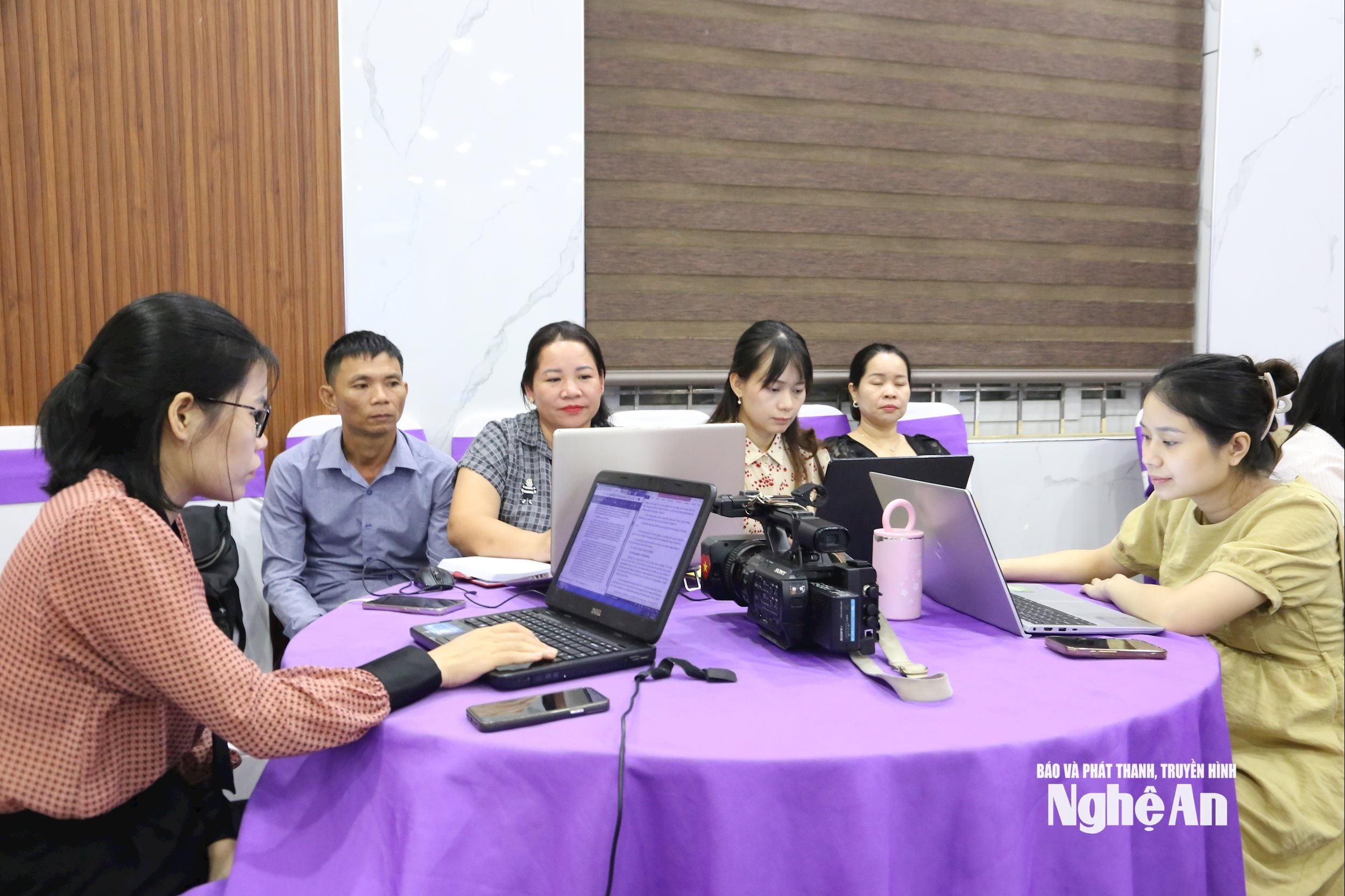 นักศึกษาฝึกการประยุกต์ใช้ AI ในทางปฏิบัติ ภาพ - My Ha