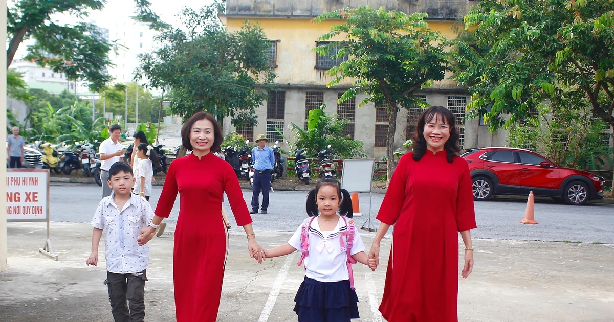 Học sinh lớp 1 Hưng Yên nô nức ngày tựu trường