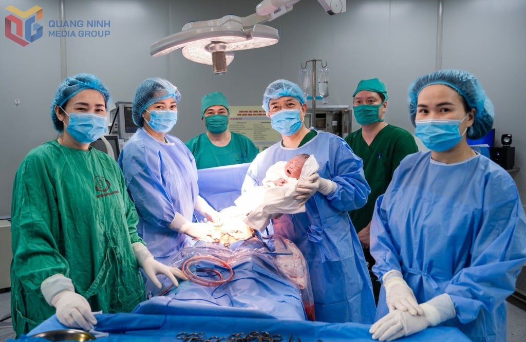 សូមអរគុណចំពោះវិធីសាស្ត្រ IVF ក្តីសុបិន្តនៃការក្លាយជាឪពុកម្តាយបានក្លាយជាការពិតសម្រាប់គូស្វាមីភរិយាដែលគ្មានកូនជាច្រើន (រូបថត៖ ផ្តល់ដោយមន្ទីរពេទ្យ)។