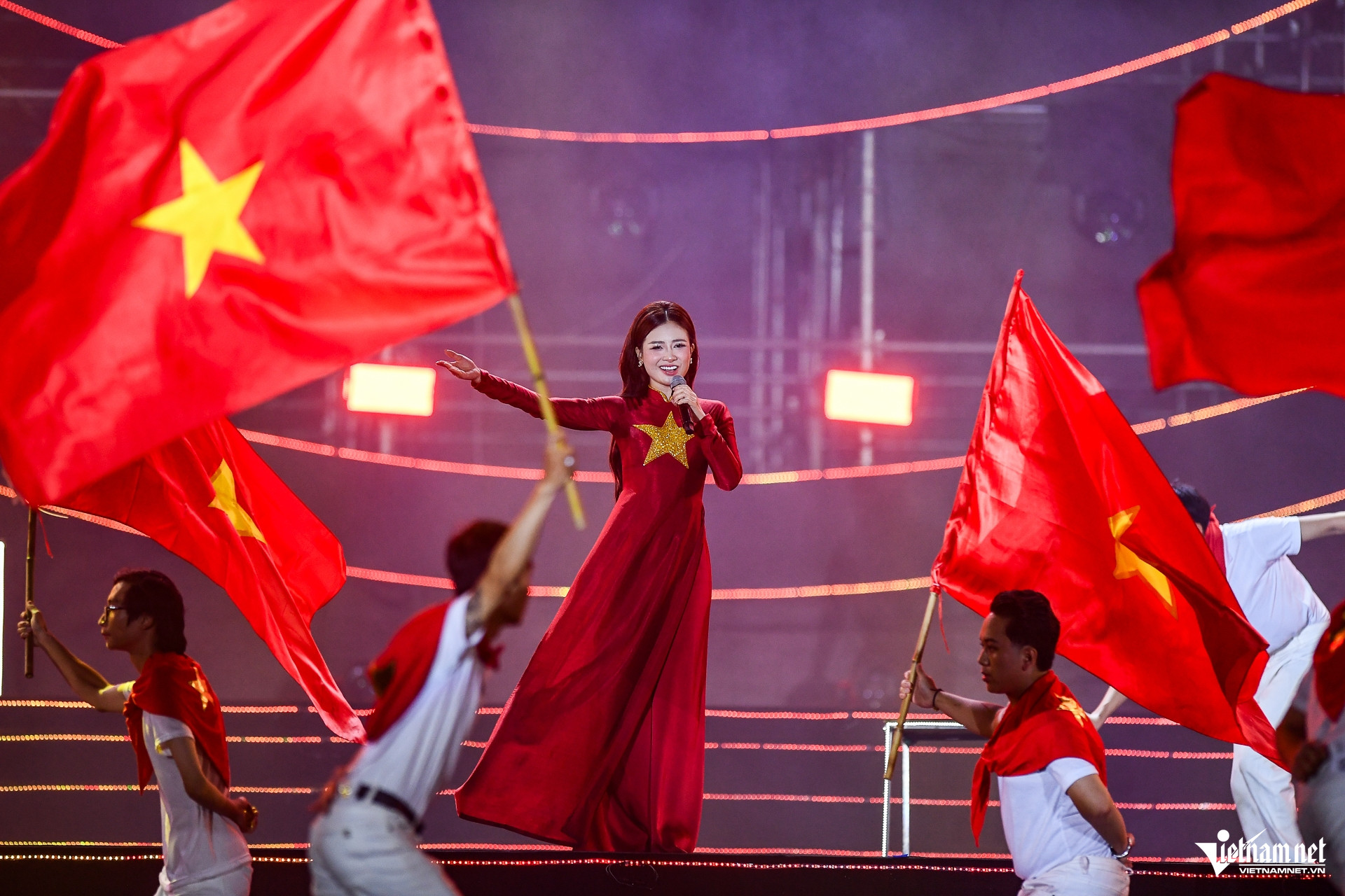 w-tu-hao-la-nguoi-viet-nam-tran-duc-anh-20-2024.jpg