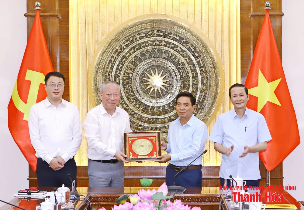 タインホア省党常任委員会は太平洋建設グループを受け入れ、協力した。