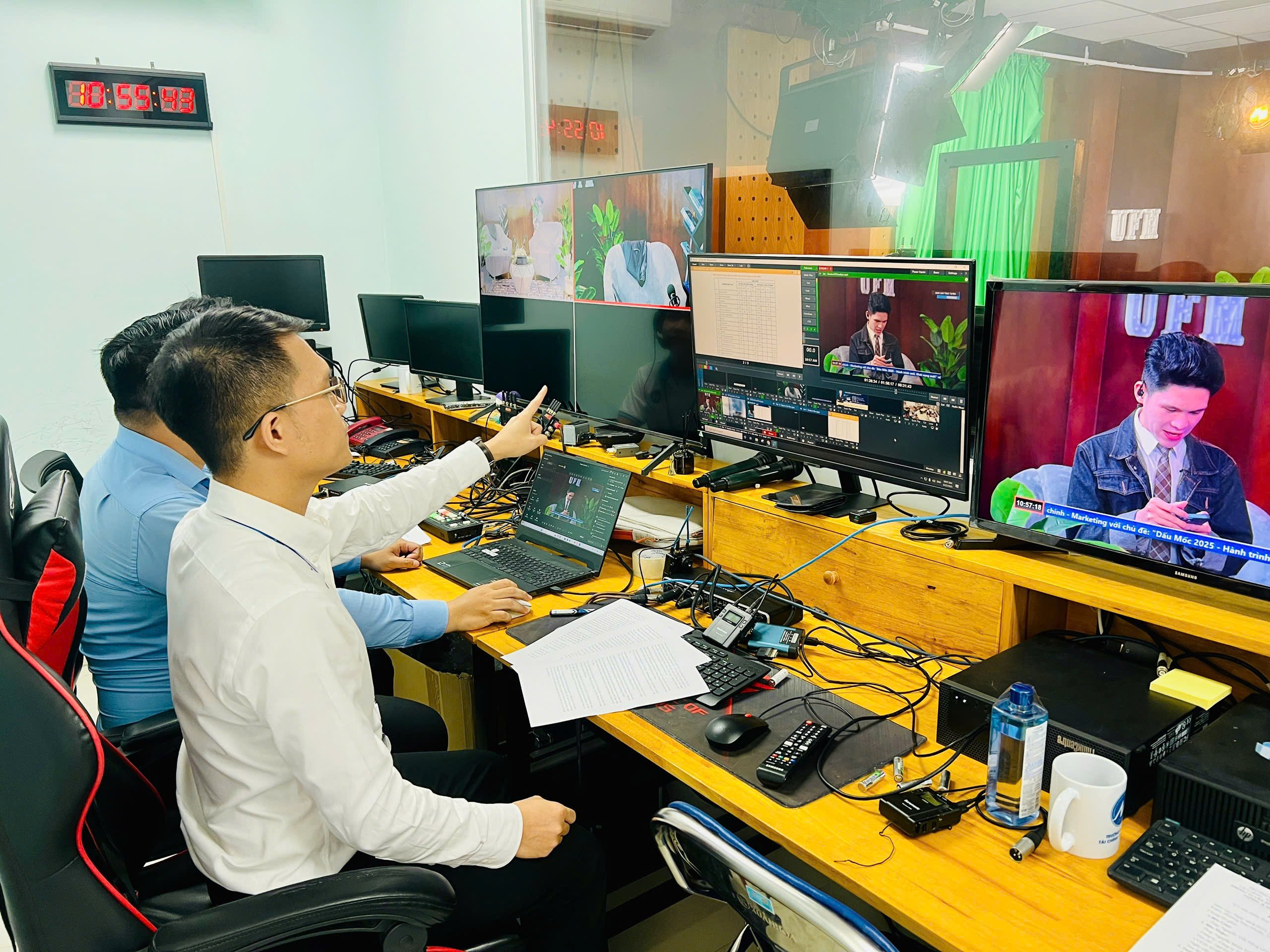 Trường ĐH đầu tư "khủng" cho phiên livestream công bố điểm chuẩn 2025 - Ảnh 2.
