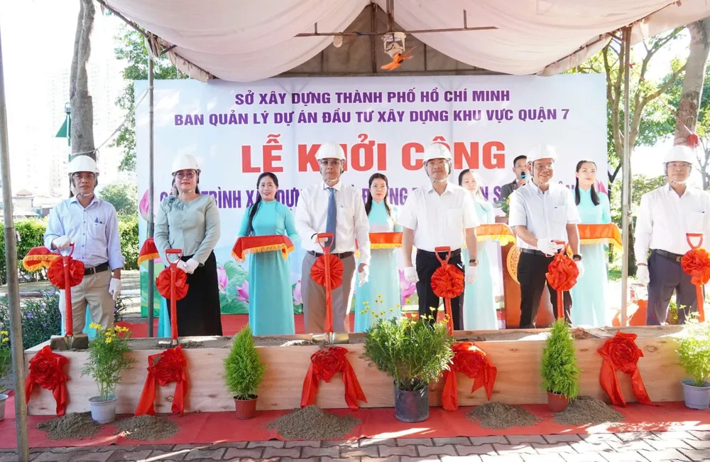 22-8. Khởi công dự án tại q7.jpg