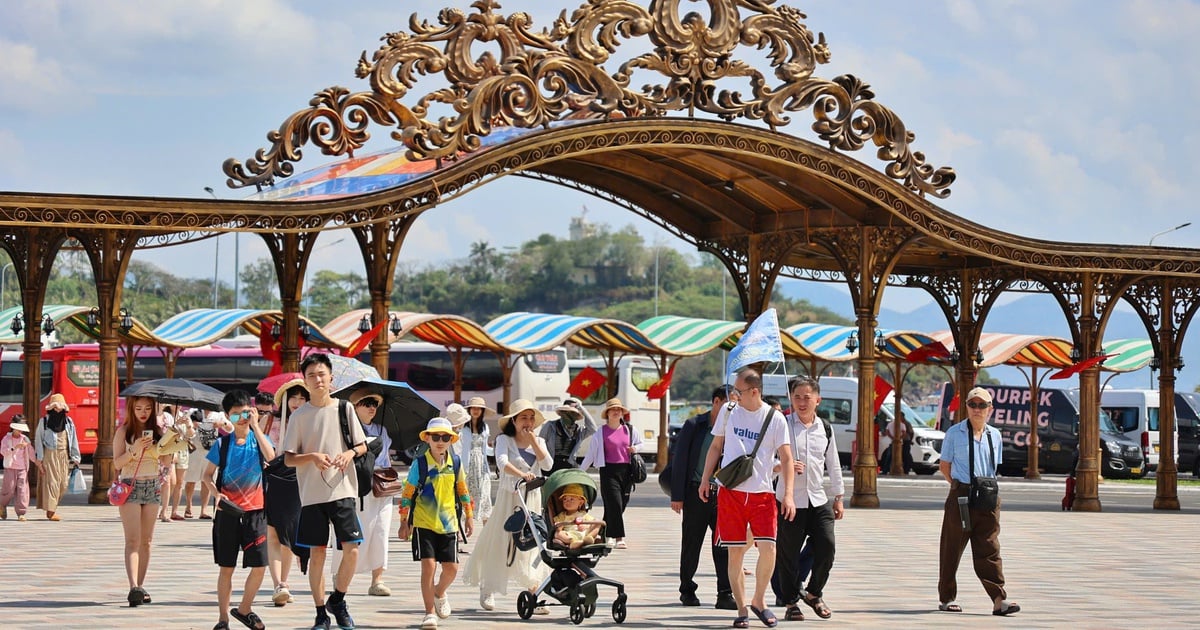 Khách Nga ùn ùn quay lại, du lịch Khánh Hòa thắng đậm