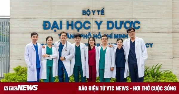 Ho Chi Minh City University of Medicine and Pharmacy 2025 benchmark score from 17 to 27.34