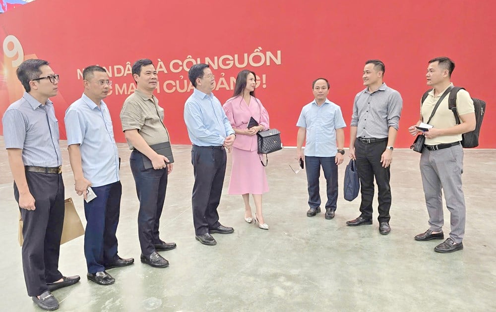 Stellvertretende Premierministerin Mai Van Chinh: Schaffen Sie die besten Bedingungen für den Besuch der National Achievements Exhibition – Foto 1
