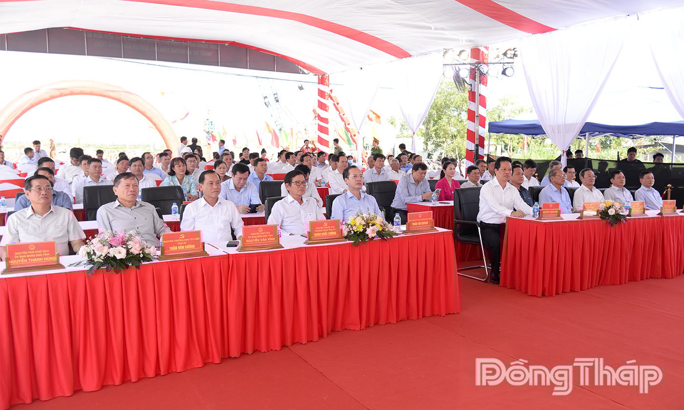Các đại biểu tham dự Lễ khởi công.
