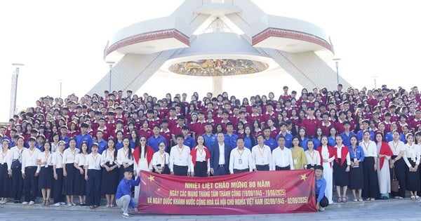 นักศึกษาใหม่ 1,000 คนดำเนินโครงการที่มีความหมายชุดหนึ่ง